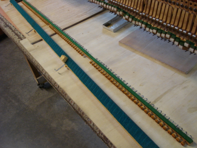B14 - Hammer rail & regulating rail cleaned B14 - Hammer rail & regulating rail cleaned